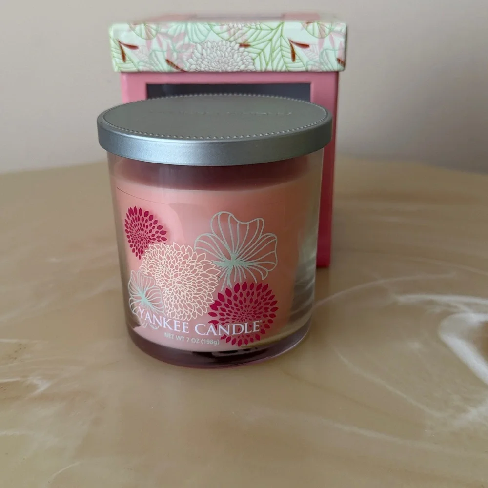 Yankee Candle Bermuda Beach Scented Candle Small Tumbler Pink Floral Gift Box